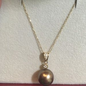 3-Diamond Tahitian Saltwater Pearl Gold Necklace